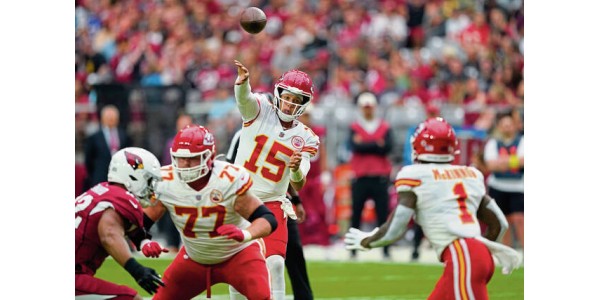 Patrick Mahomes est très heureux que son rival Tom Brady n'ait pas pris sa retraite Patrick Mahomes est très heureux que son rival Tom Brady n'ait pas pris sa retraite